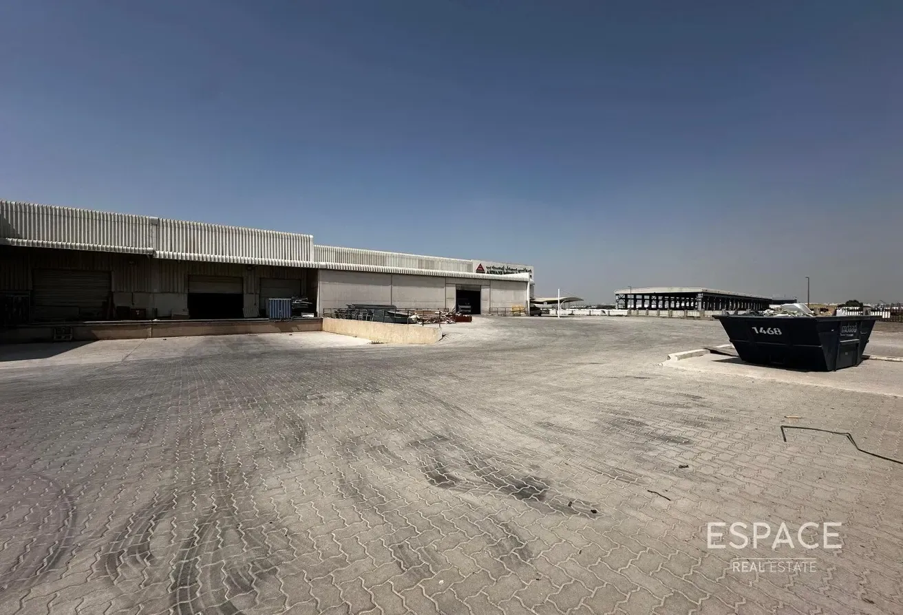 10 Meters | Well Maintained | Corner Unit