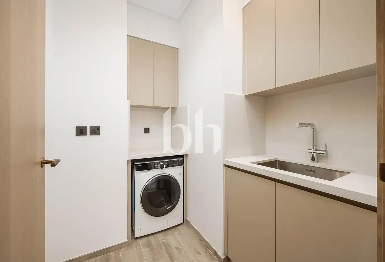 Vacant | Middle Floor | Canal View | 2+Maid