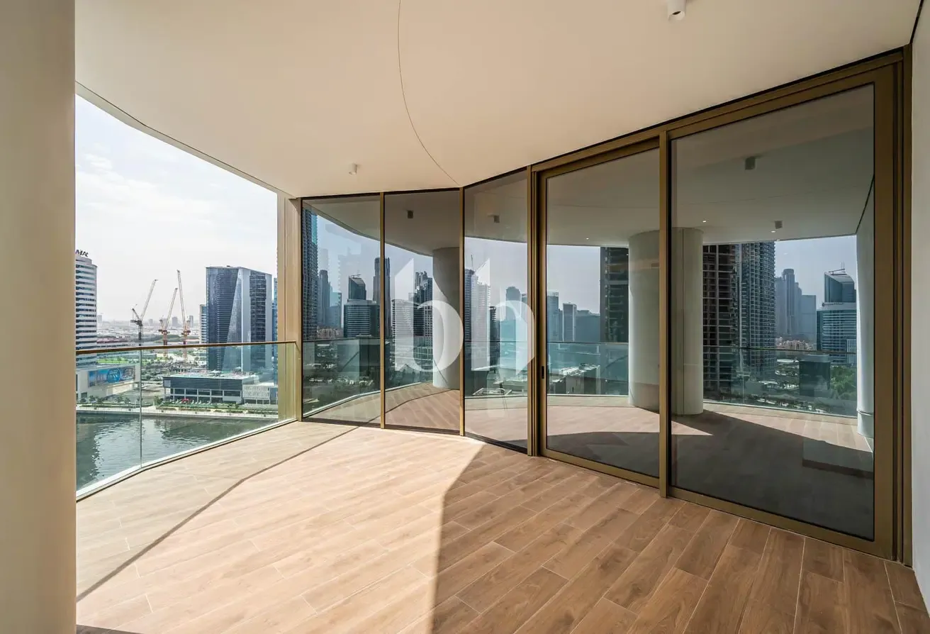 Vacant | Middle Floor | Canal View | 2+Maid