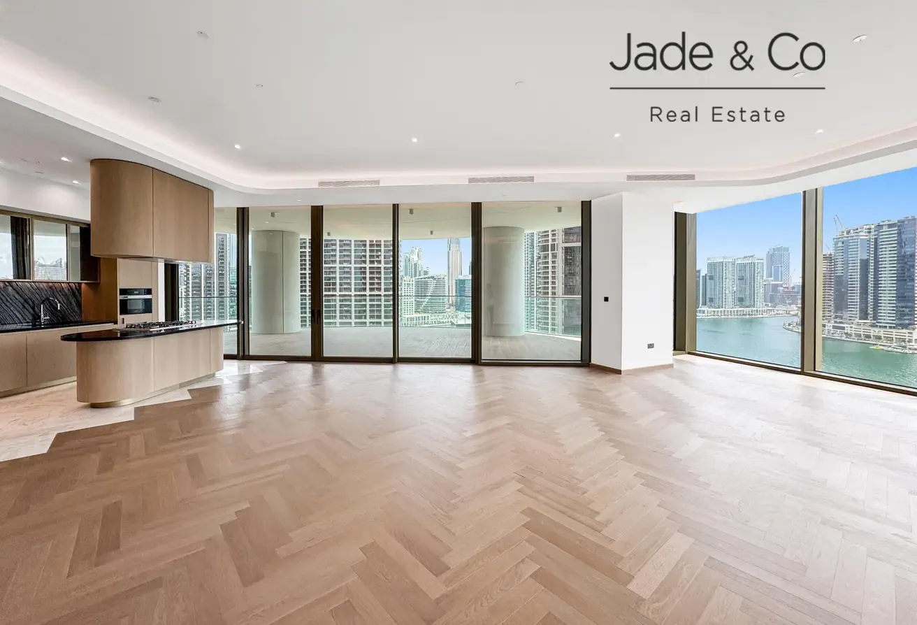 Community Expert | Corner Unit | Canal View