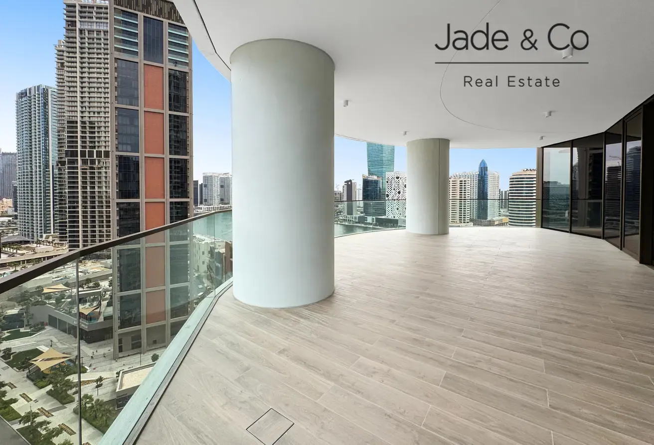 Community Expert | Corner Unit | Canal View
