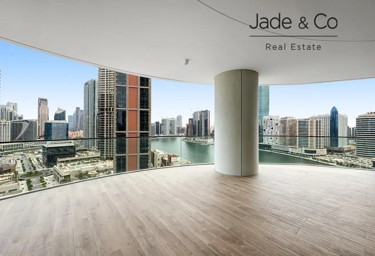 Community Expert | Corner Unit | Canal View