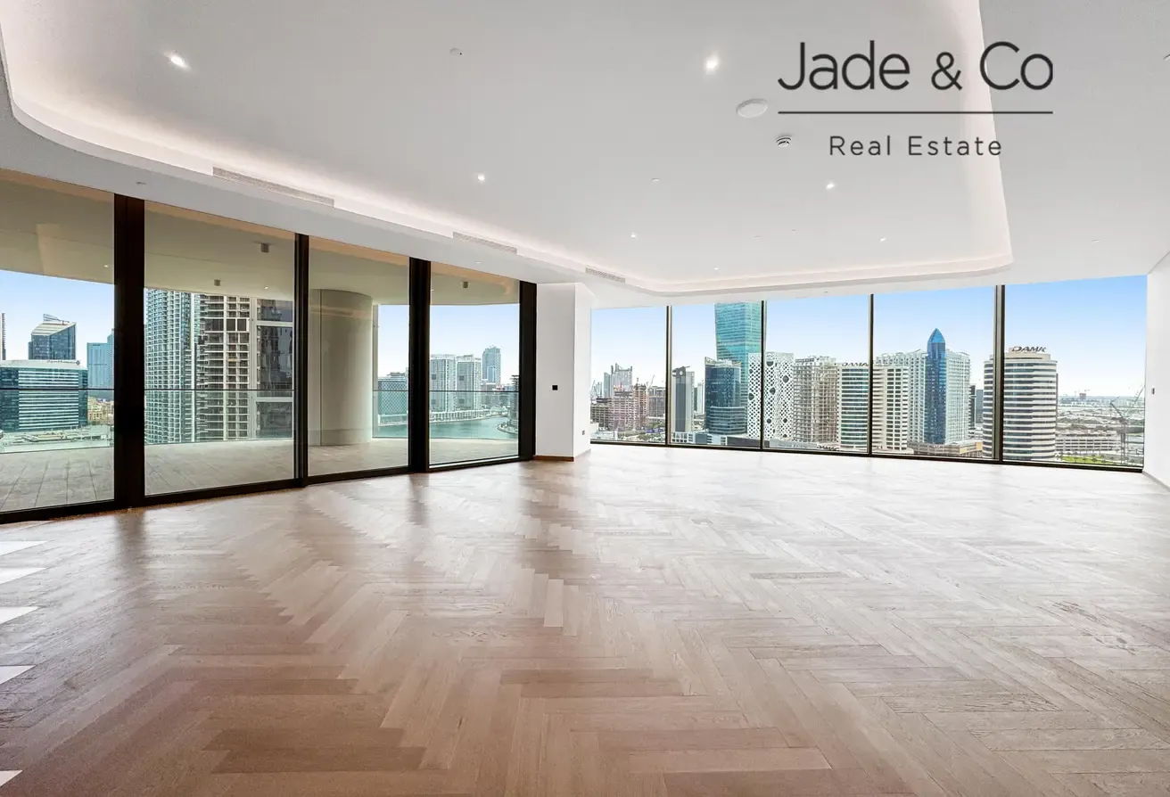 Community Expert | Corner Unit | Canal View