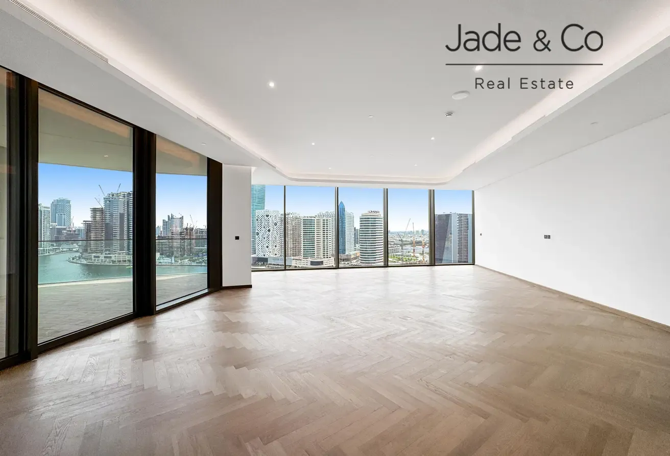 Community Expert | Corner Unit | Canal View