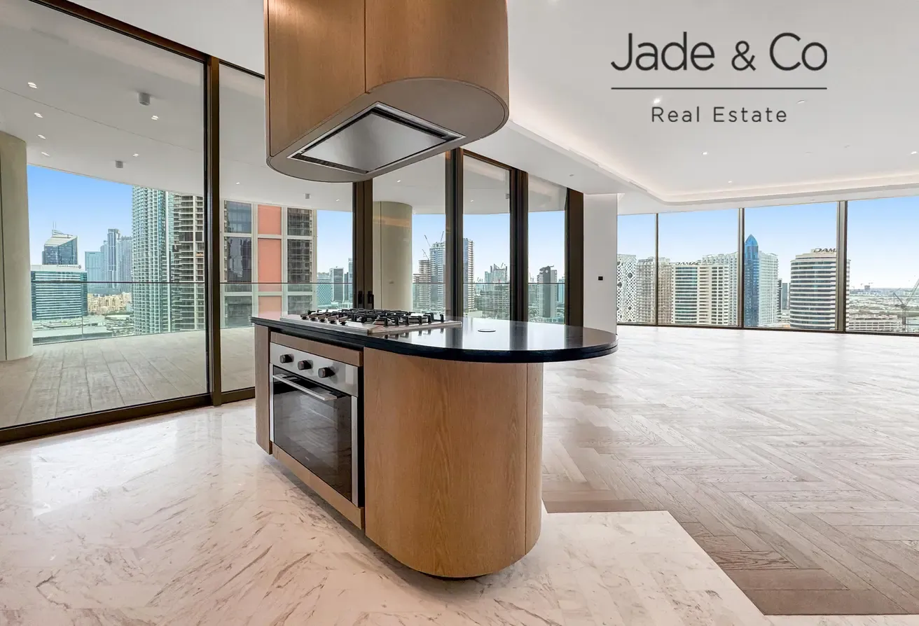 Community Expert | Corner Unit | Canal View