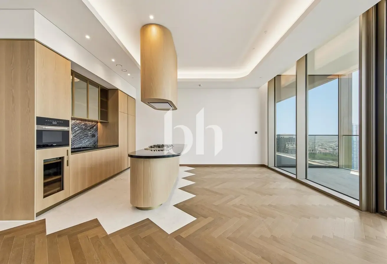 Vacant | Canal View | High Floor