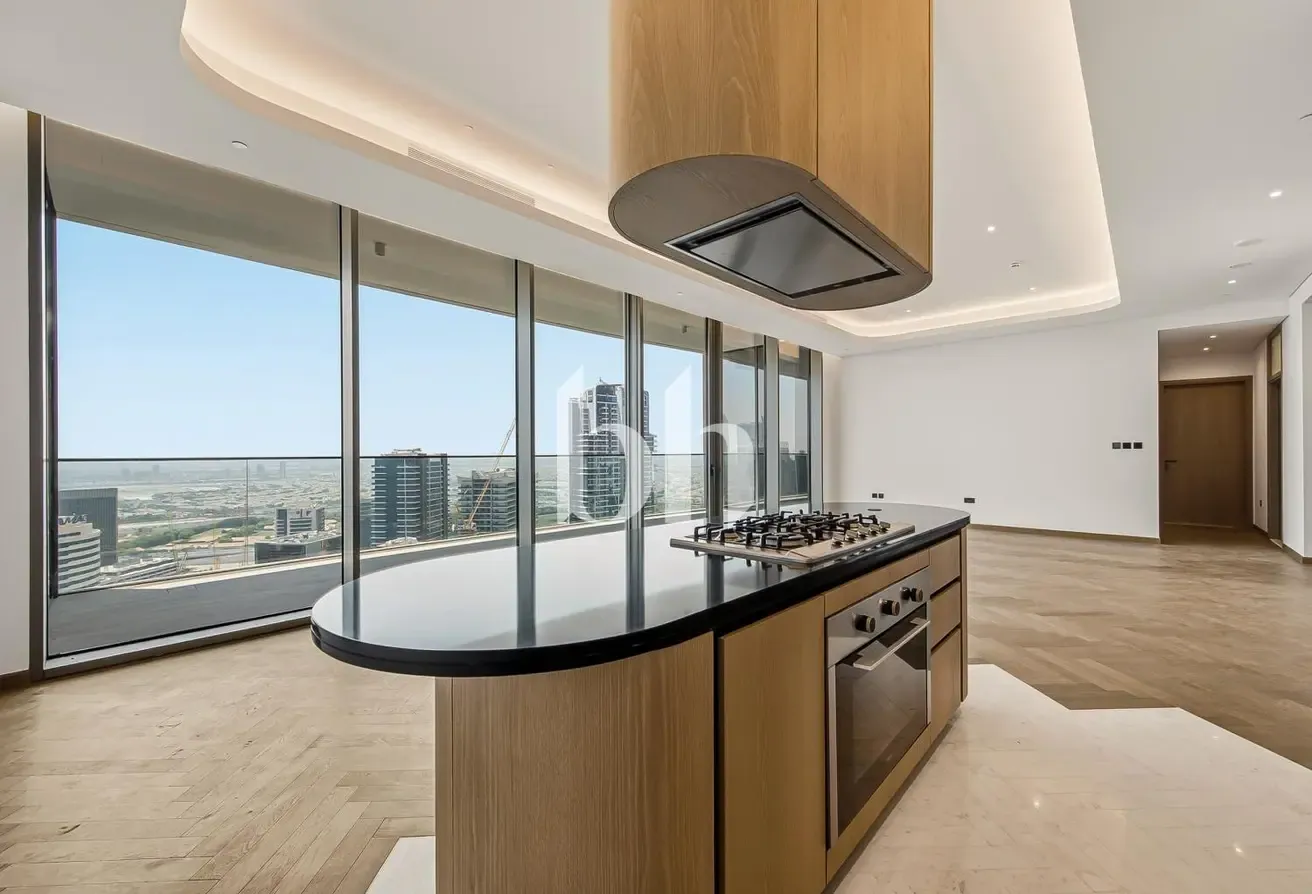 Vacant | Canal View | High Floor