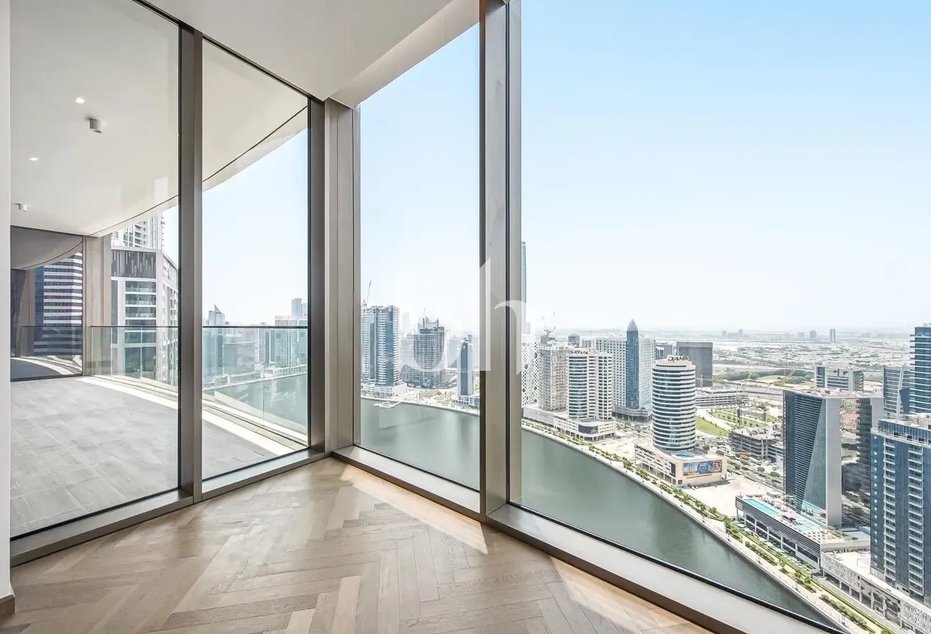 Vacant | Canal View | High Floor