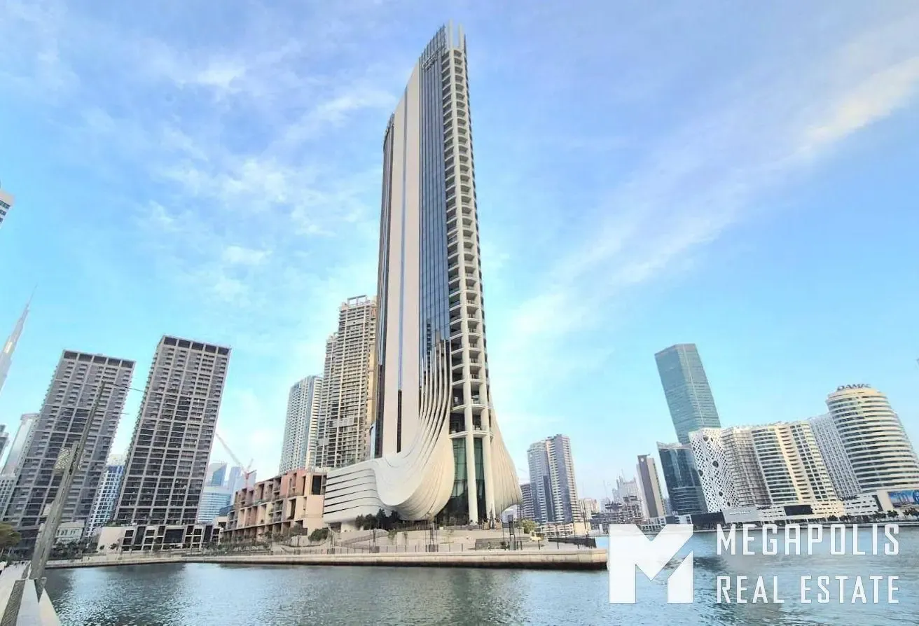 FULL CANAL VIEW/ FLAGSHIP TOWER