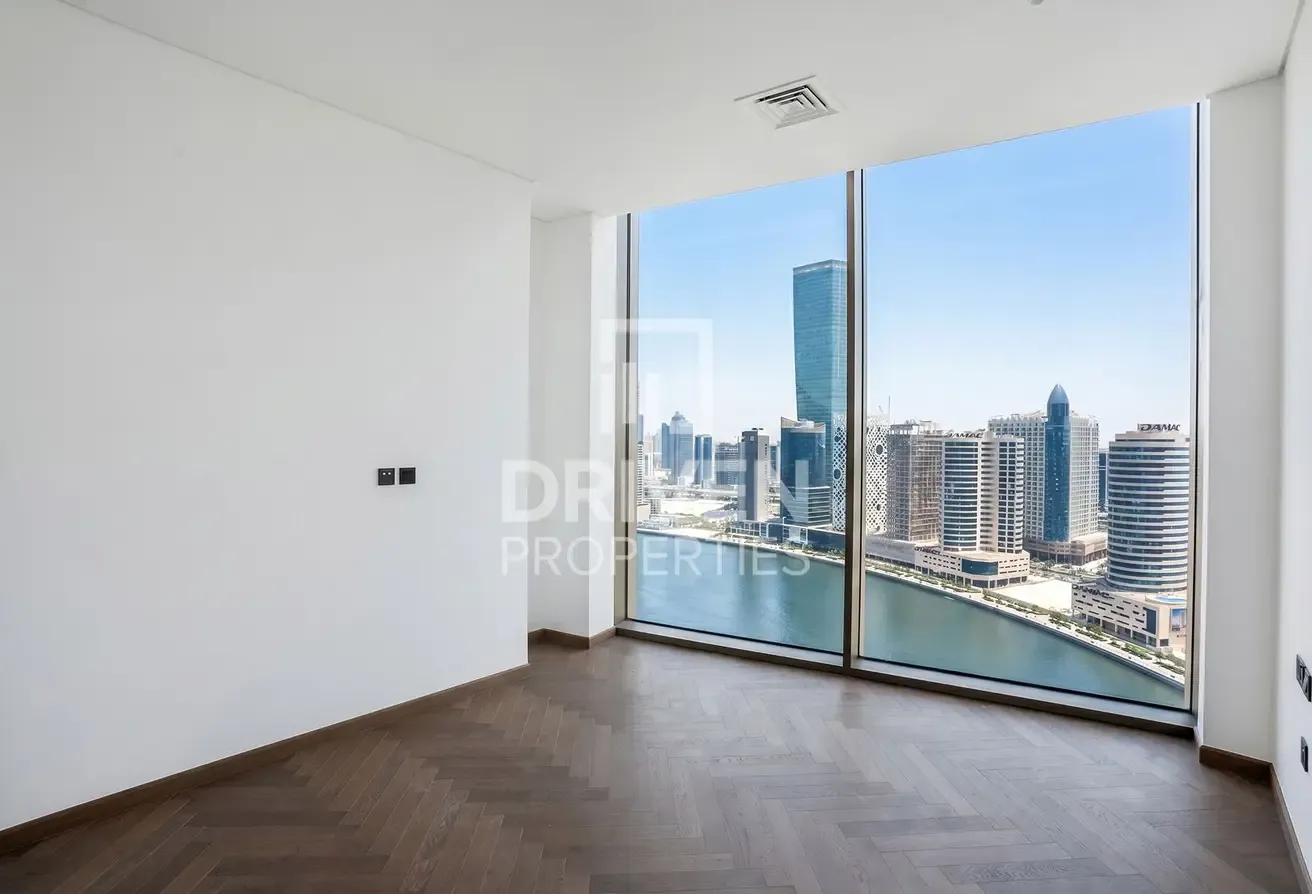 Luxury Apartment | Full Canal View | High Floor