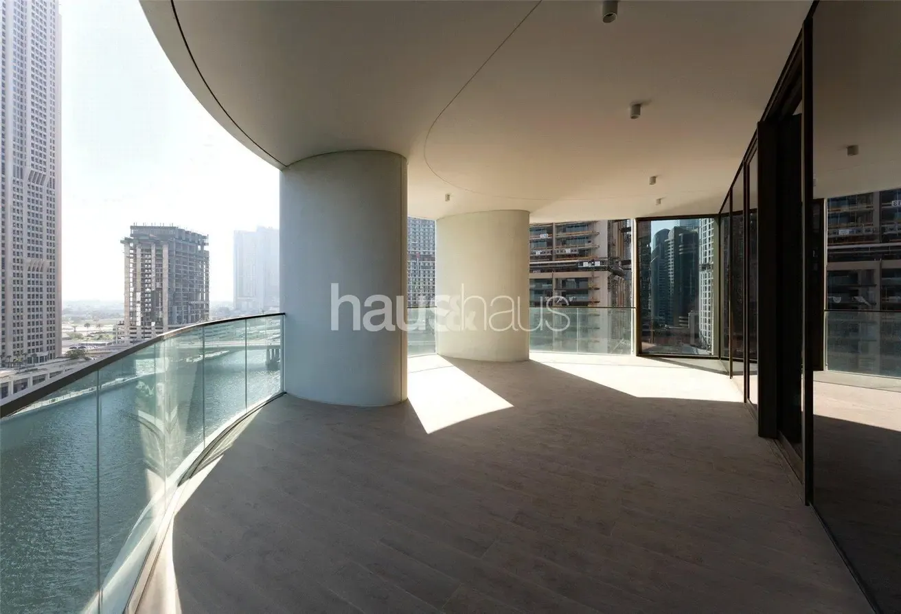 01 Type Layout | Full Canal Views | Brand New