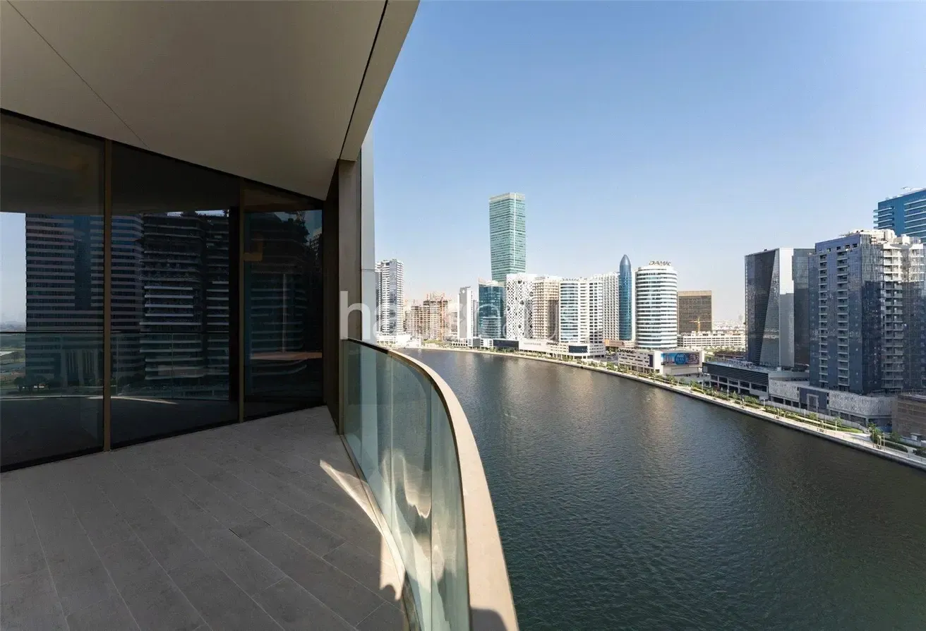 01 Type Layout | Full Canal Views | Brand New