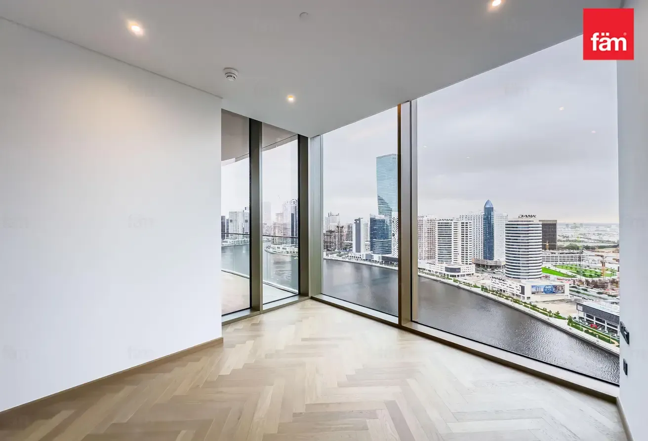 Multiple Options / Full Canal View / Ready To Move