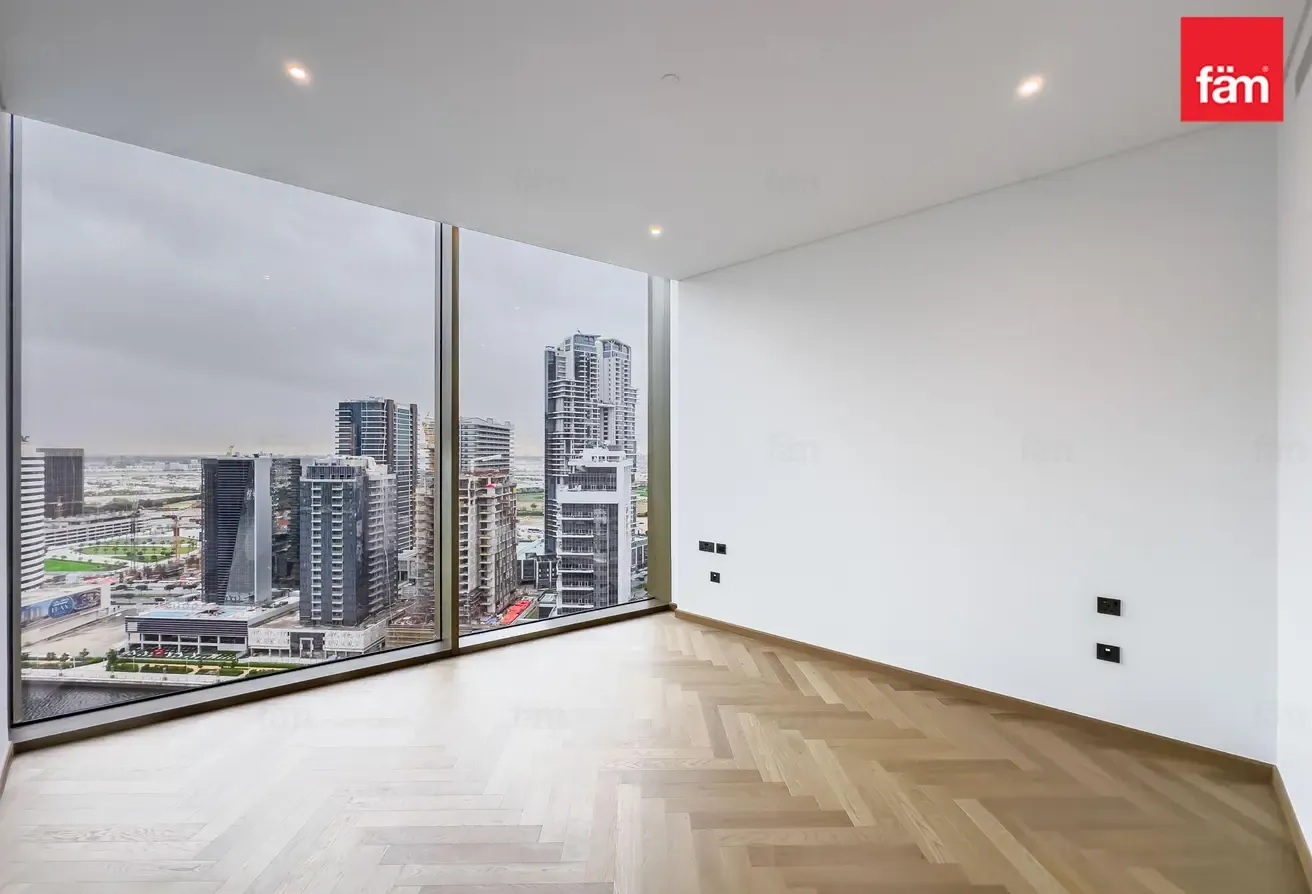 Multiple Options / Full Canal View / Ready To Move
