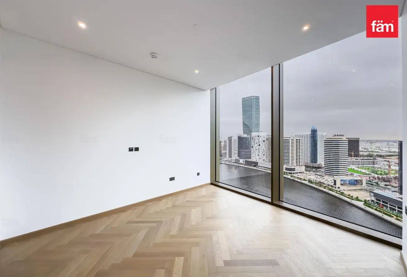Multiple Options / Full Canal View / Ready To Move