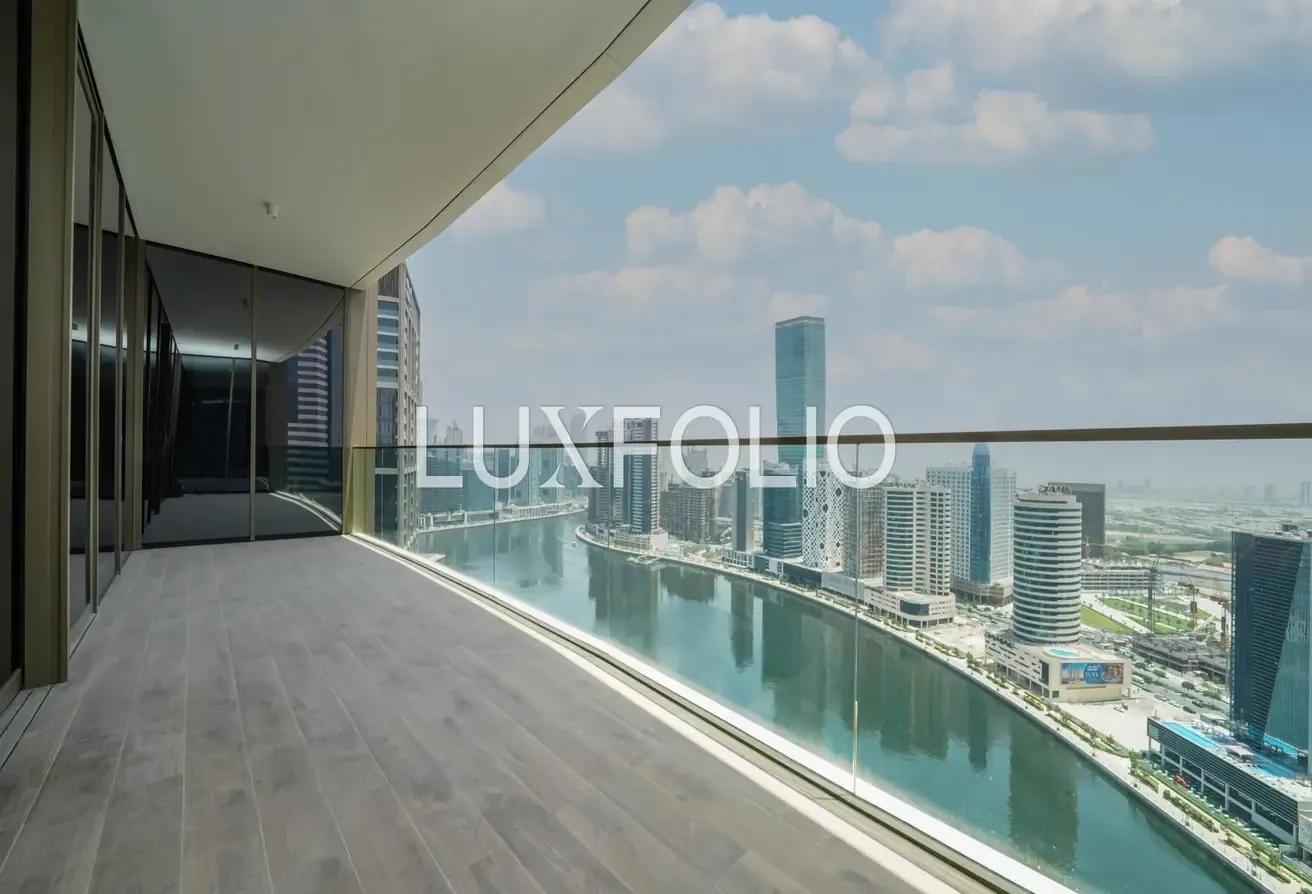 Top Floor | Canal View | Vacant