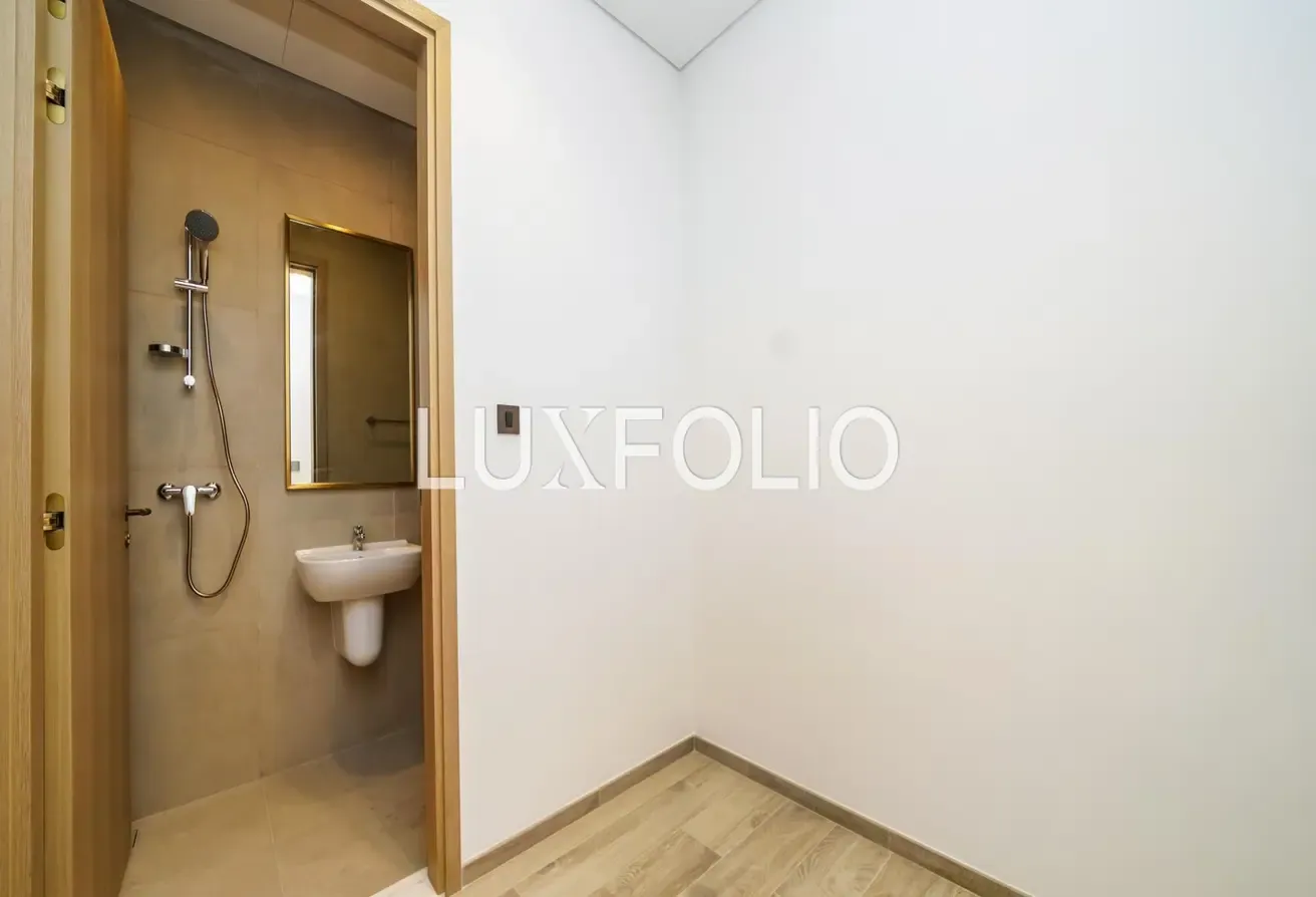 Top Floor | Canal View | Vacant