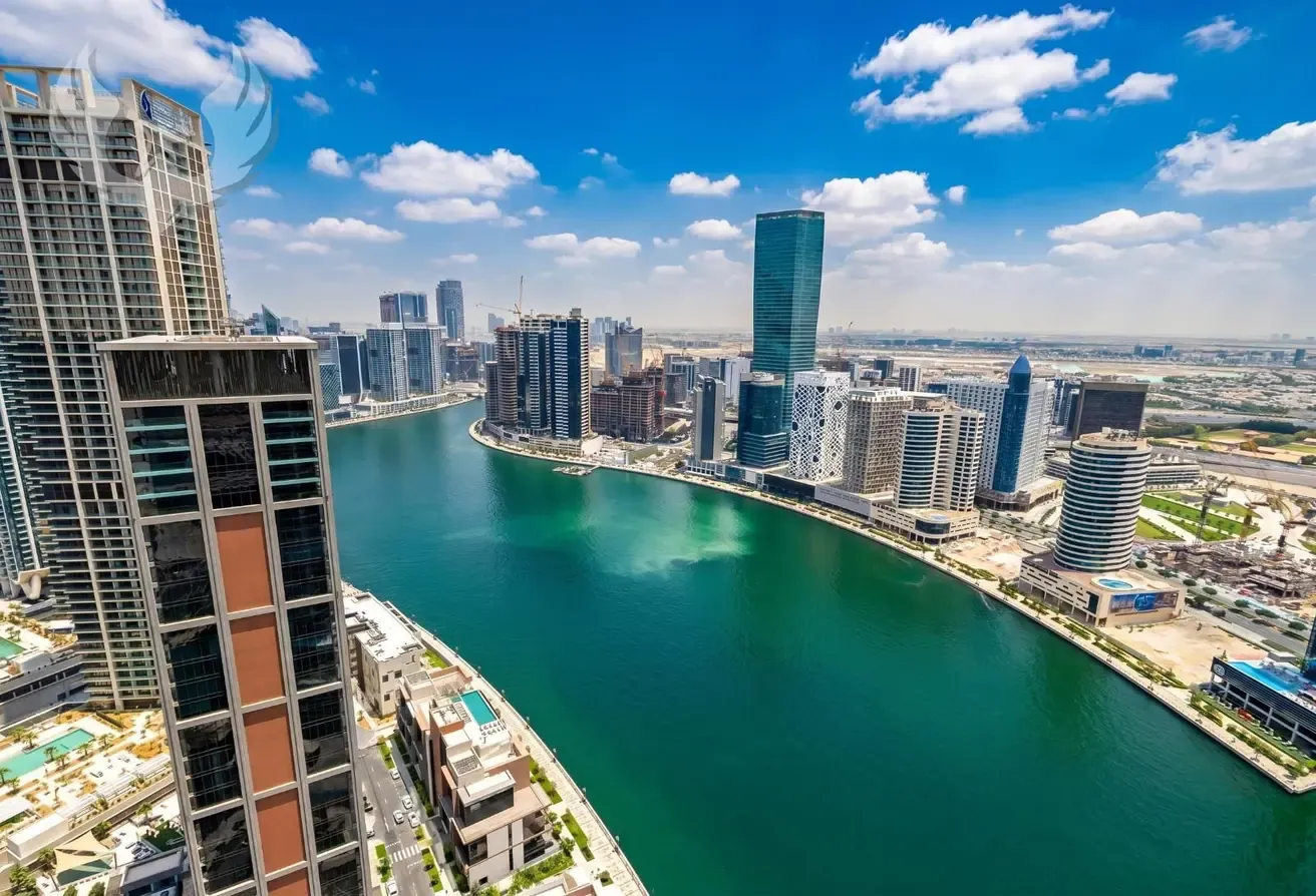 Luxury duplex I Canal and Burj Views I Vacant
