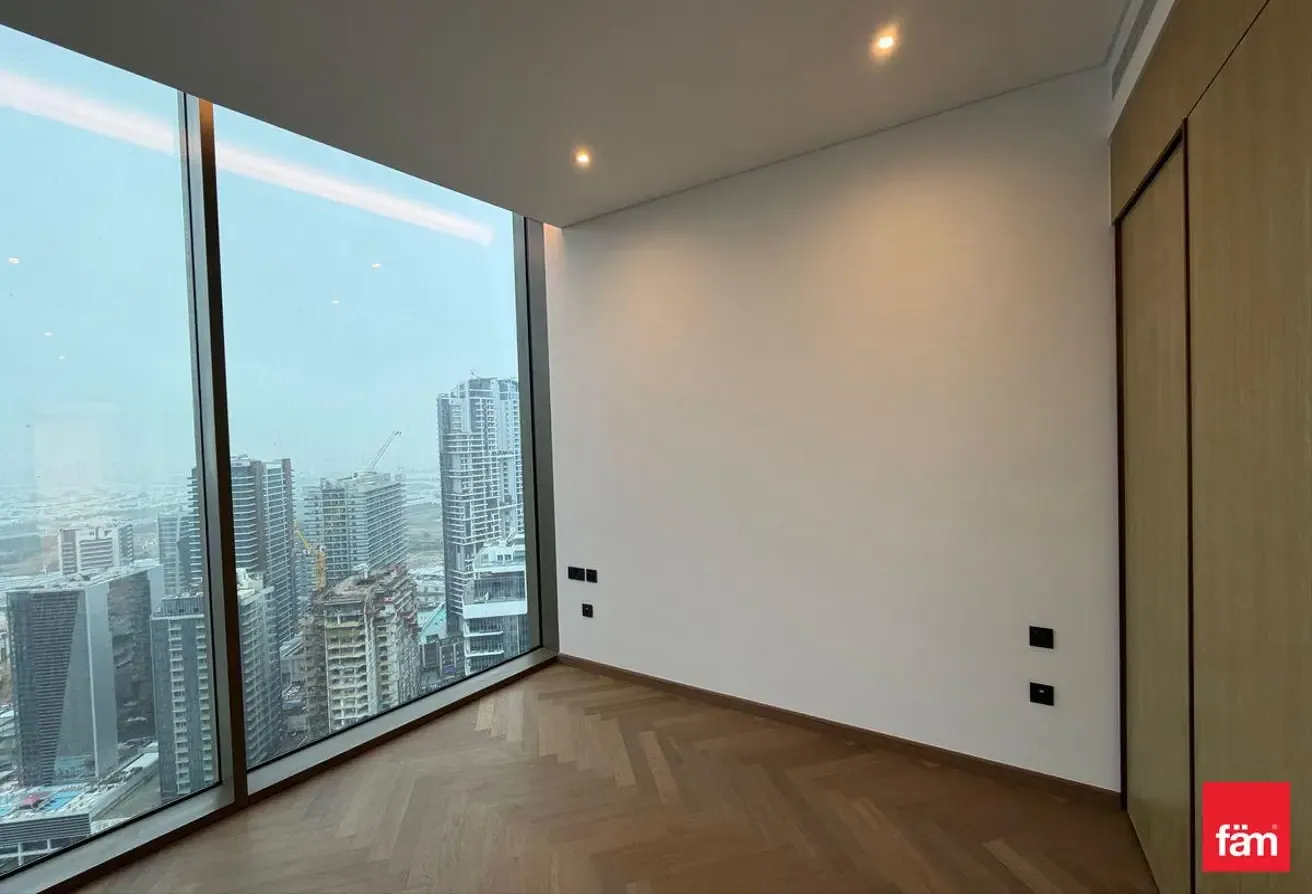 FULL CANAL VIEW | MAIDS ROOM | READY TO MOVE IN