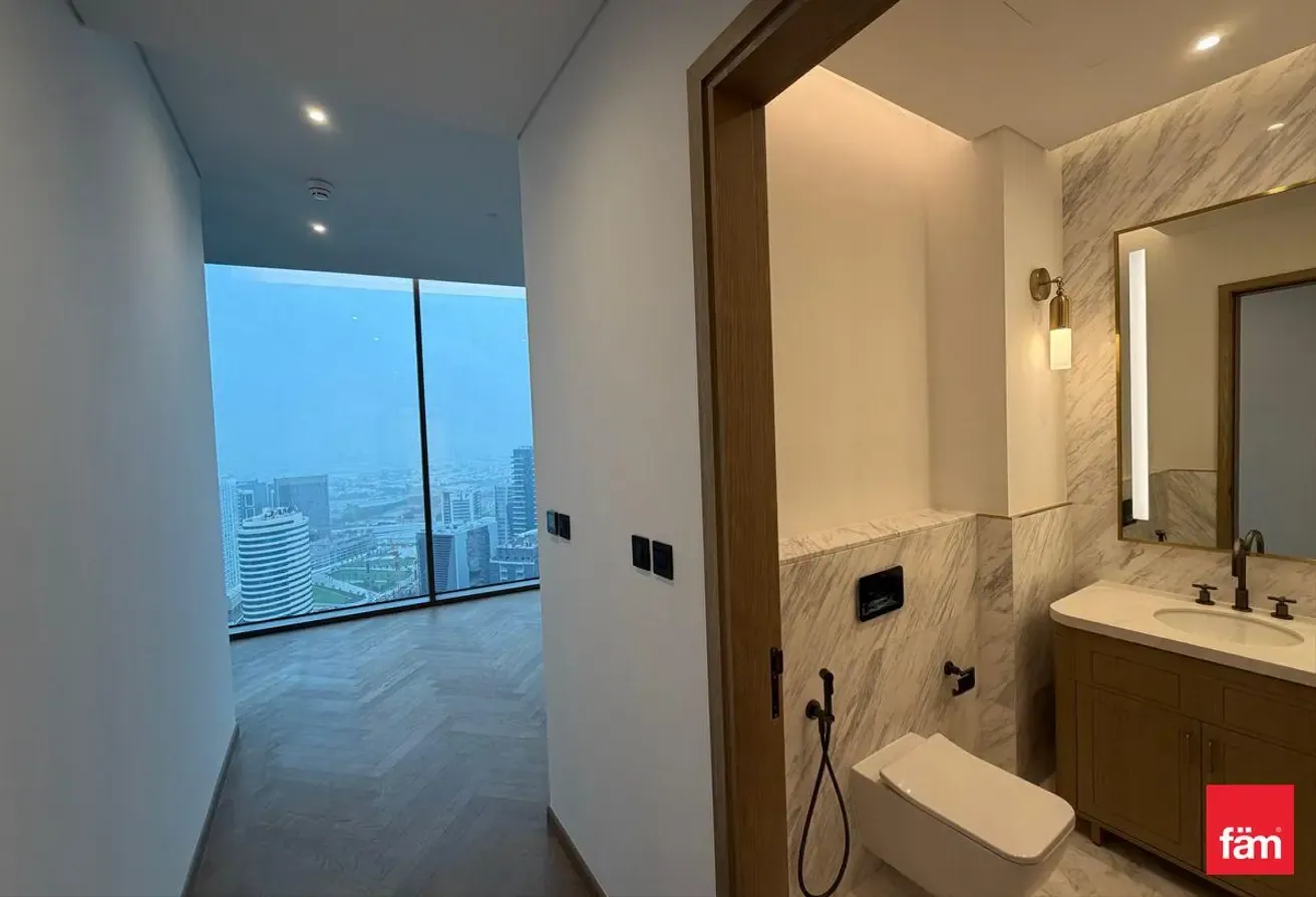 FULL CANAL VIEW | MAIDS ROOM | READY TO MOVE IN
