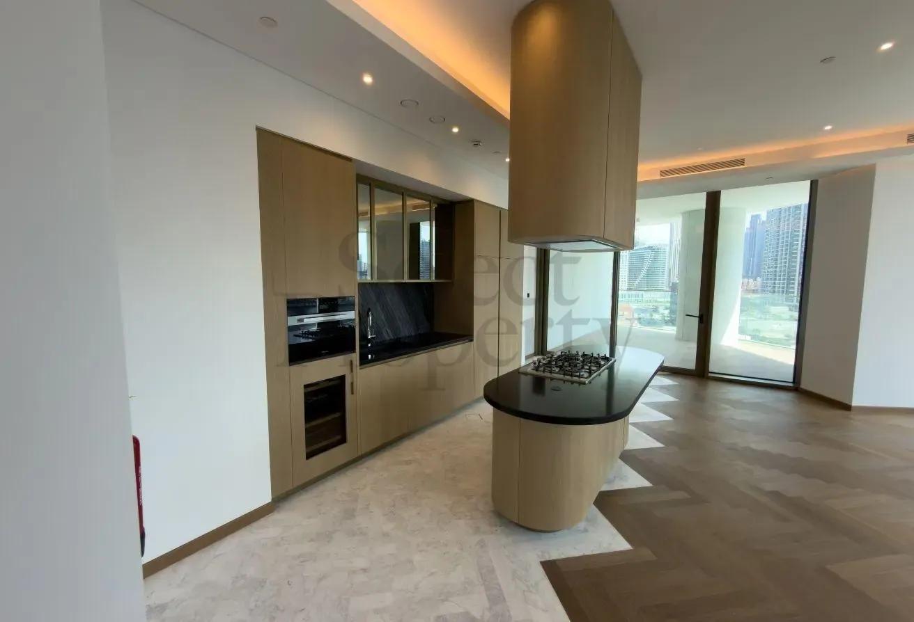 2 Bedroom in Jumeirah Living Business Bay