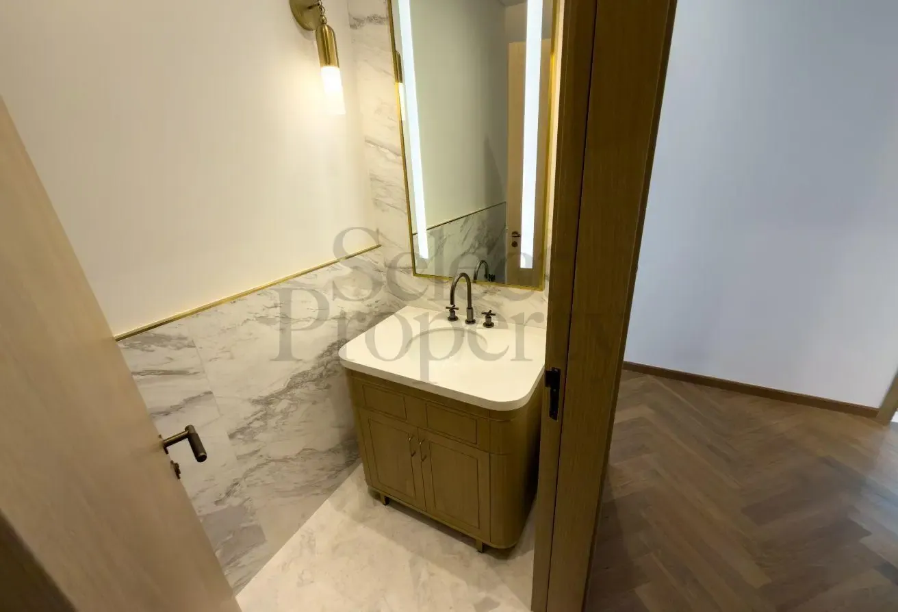 2 Bedroom in Jumeirah Living Business Bay