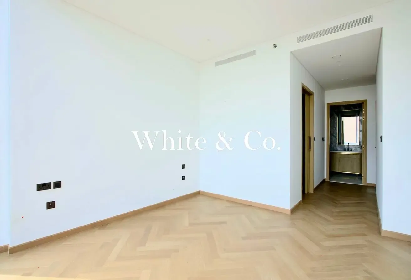Bellow Market | Full Canal View | OP Deal