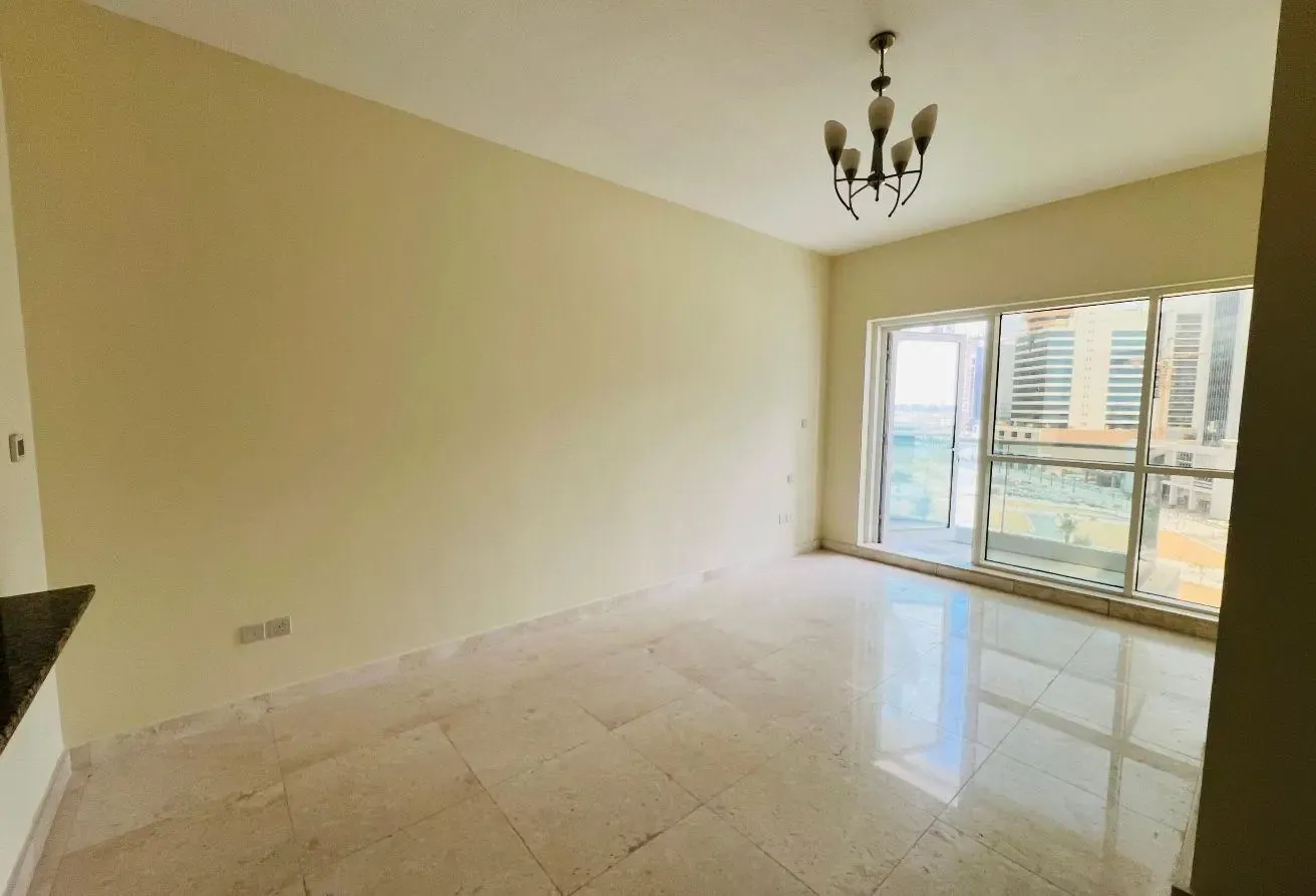 Studio Apartment in Business Bay with Pool Access