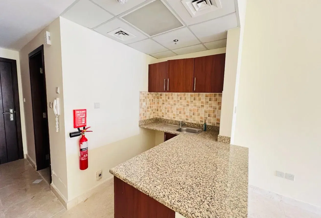 Studio Apartment in Business Bay with Pool Access