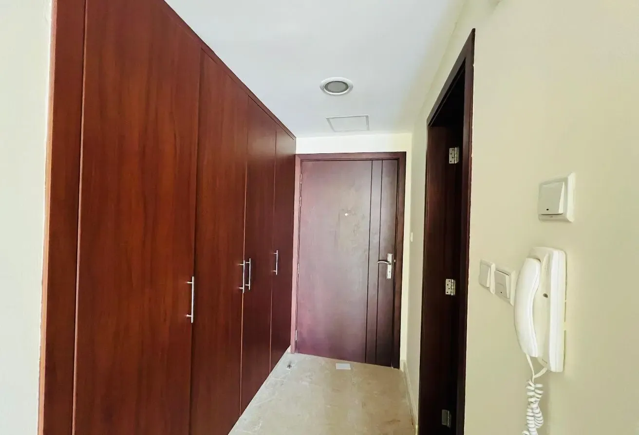Studio Apartment in Business Bay with Pool Access