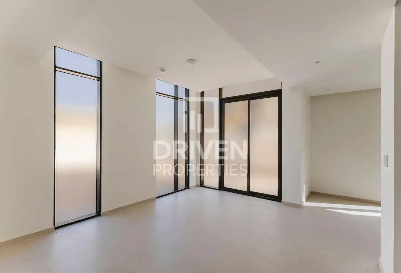 Corner Villa | Ready to Move in | Large Plot