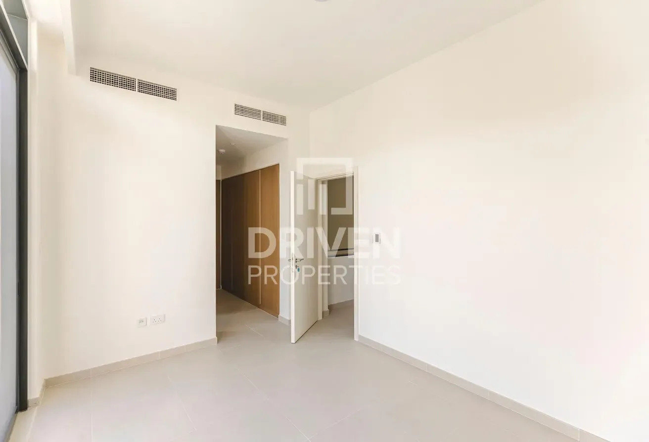Corner Villa | Ready to Move in | Large Plot