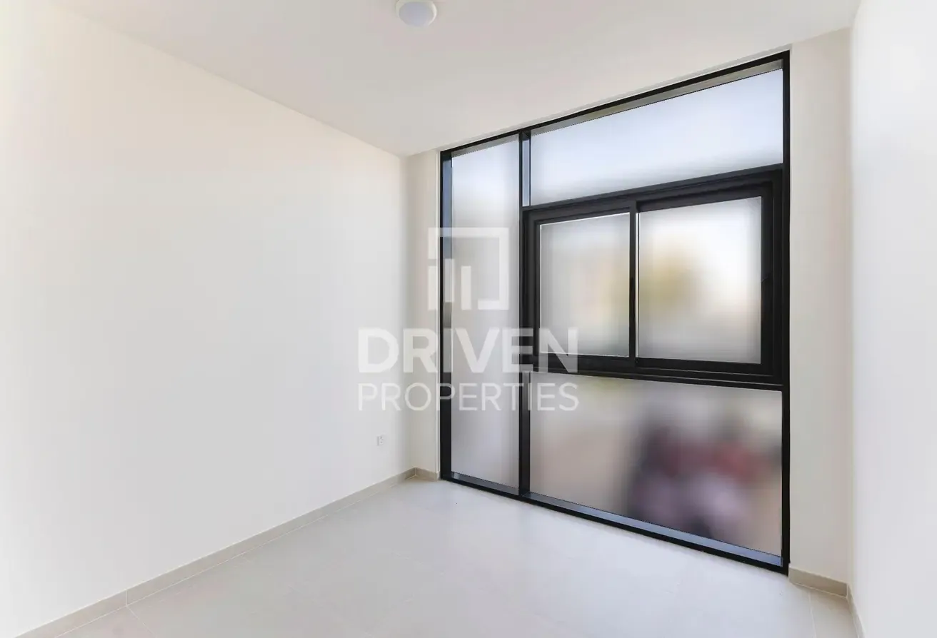 Corner Villa | Ready to Move in | Large Plot