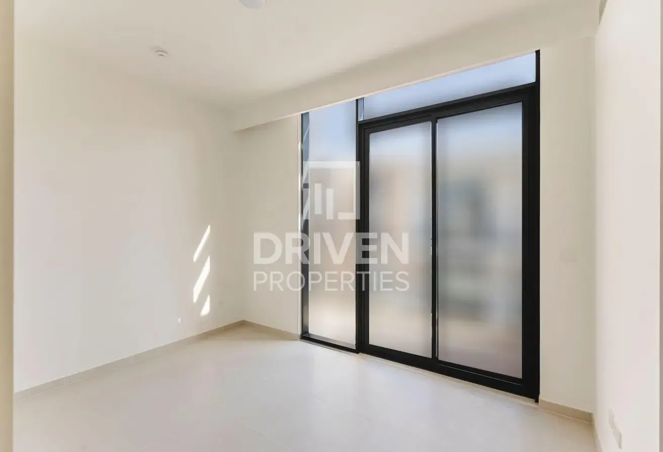 Corner Villa | Ready to Move in | Large Plot