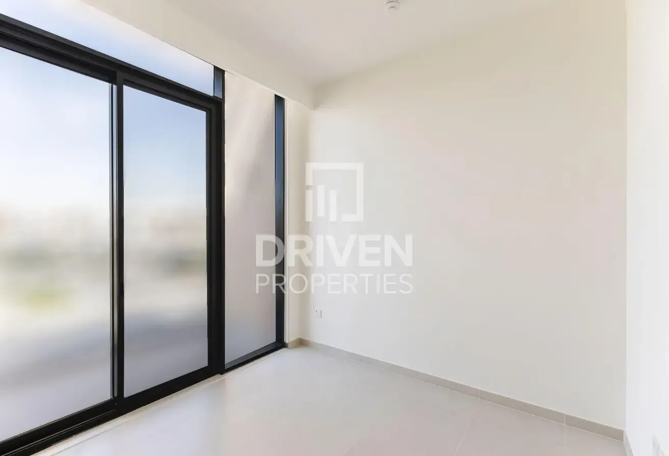 Corner Villa | Ready to Move in | Large Plot