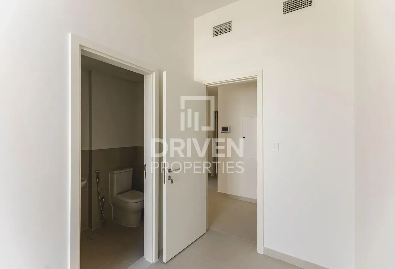 Corner Villa | Ready to Move in | Large Plot