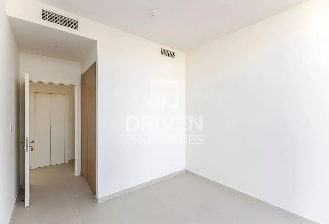 Corner Villa | Ready to Move in | Large Plot