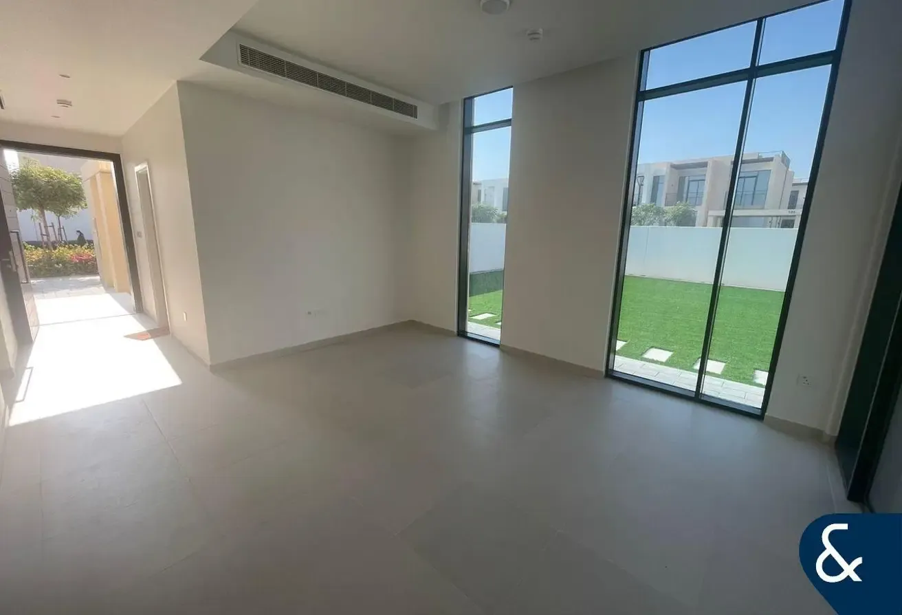 Corner Unit | Vacant | Four bedrooms
