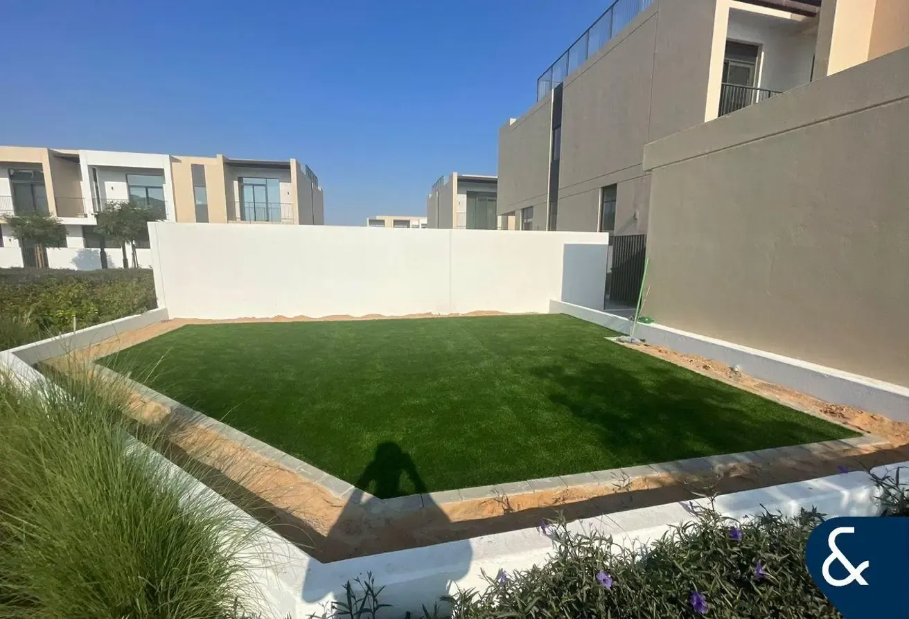 Corner Unit | Vacant | Four bedrooms