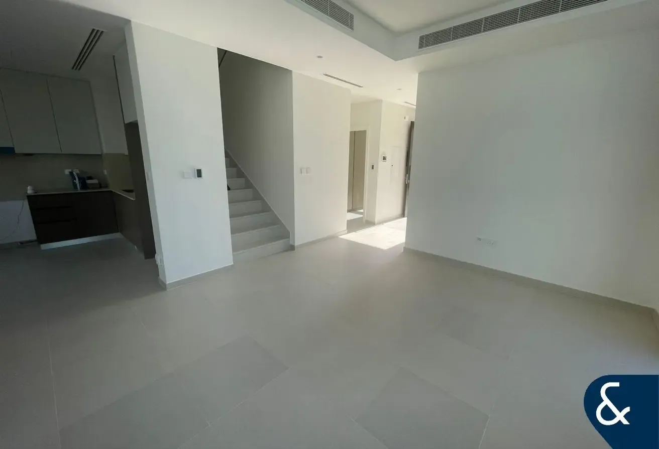 Corner Unit | Vacant | Four bedrooms