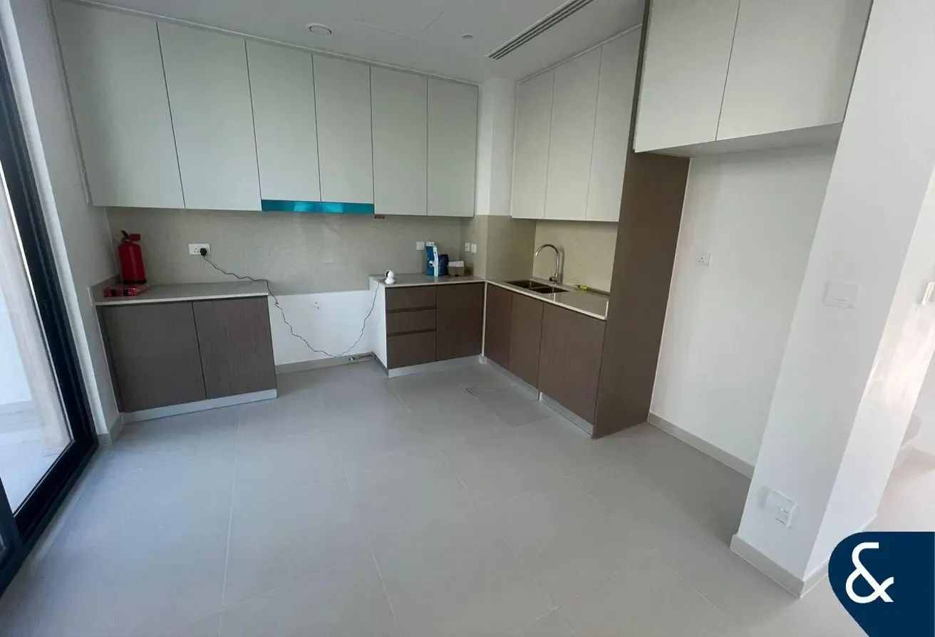 Corner Unit | Vacant | Four bedrooms