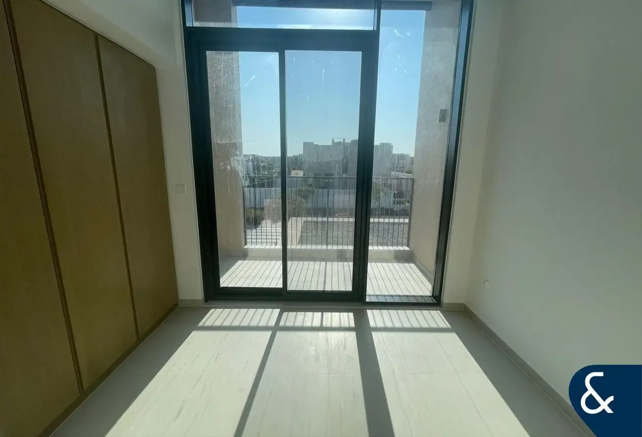 Corner Unit | Vacant | Four bedrooms