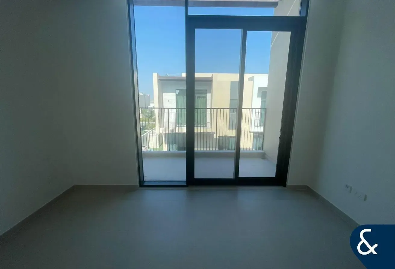 Corner Unit | Vacant | Four bedrooms