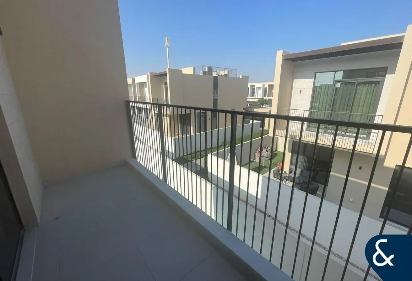 Corner Unit | Vacant | Four bedrooms