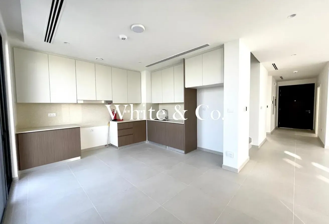 Corner Unit | Near Pool and Park | VOT