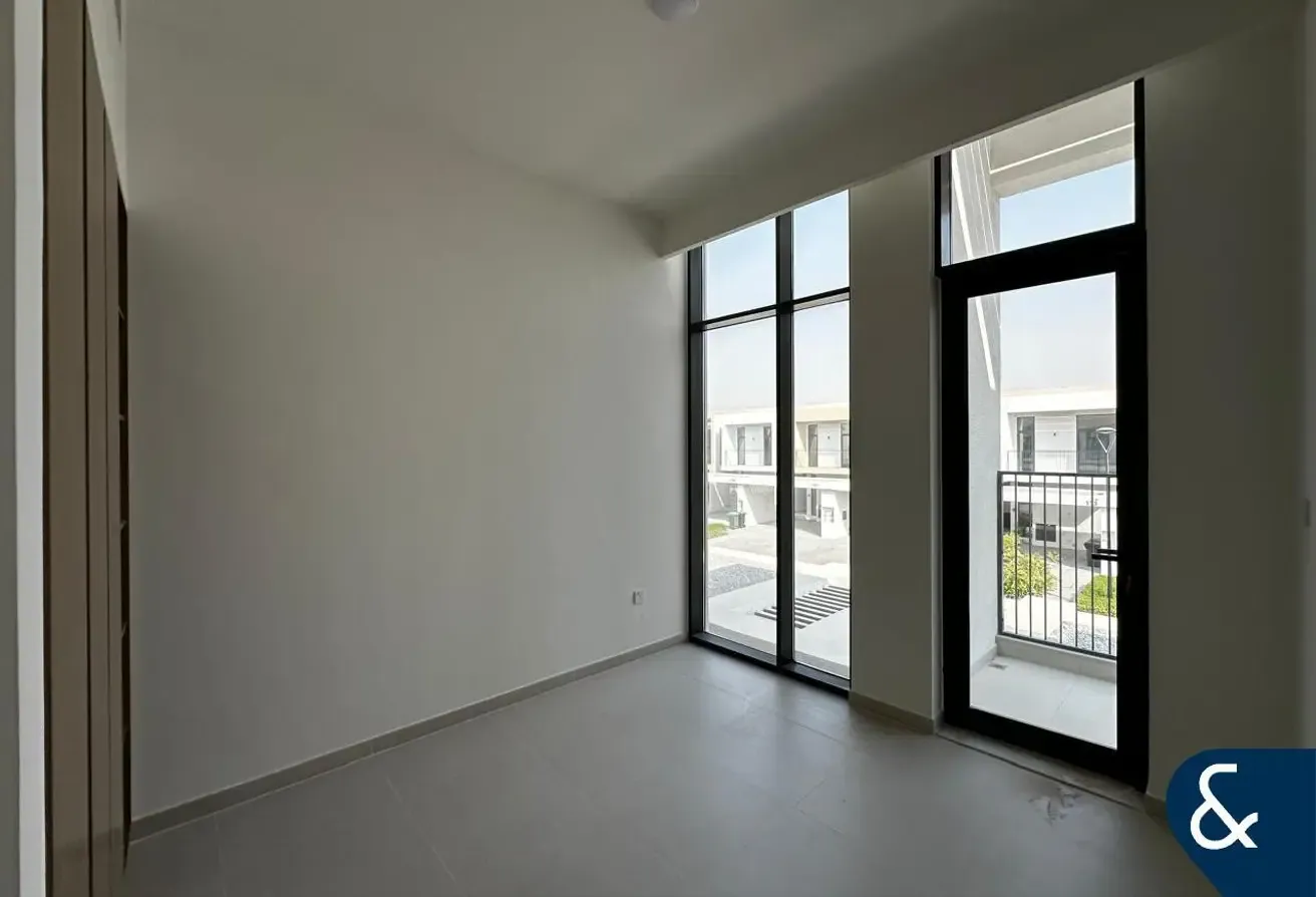 Investor Deal | Single Row | Spacious Layout