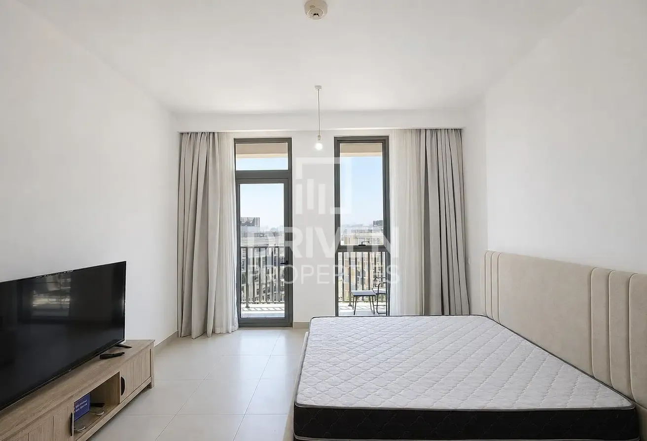 High Floor | Large Layout | Furnished and Upgraded
