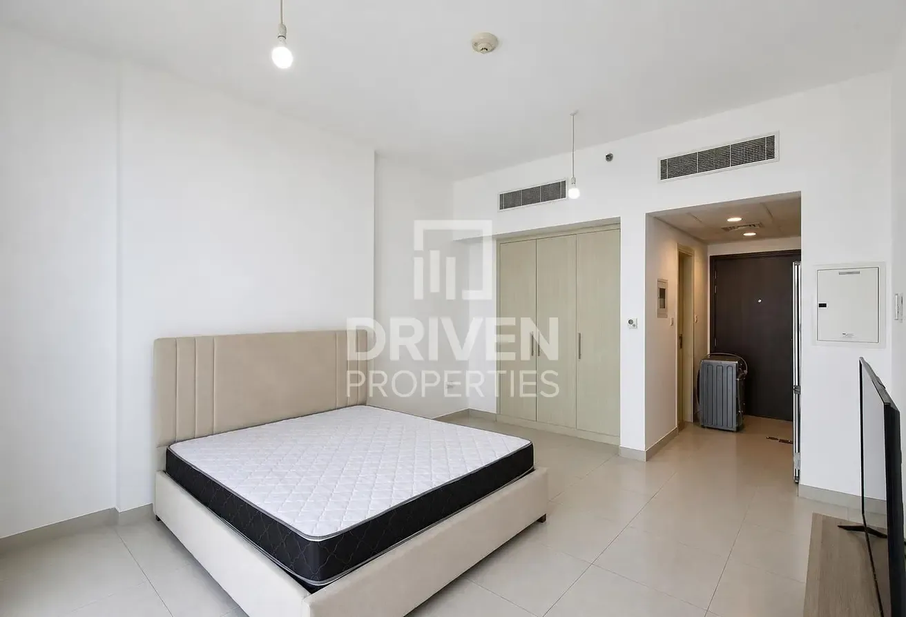 High Floor | Large Layout | Furnished and Upgraded