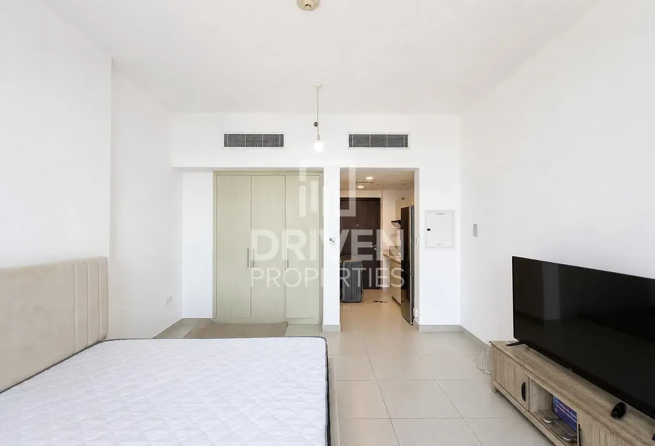 High Floor | Large Layout | Furnished and Upgraded