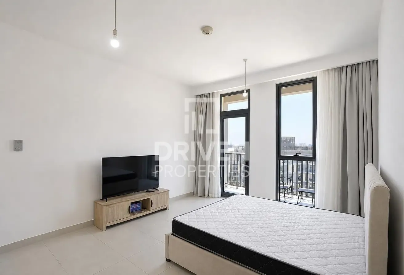 High Floor | Large Layout | Furnished and Upgraded